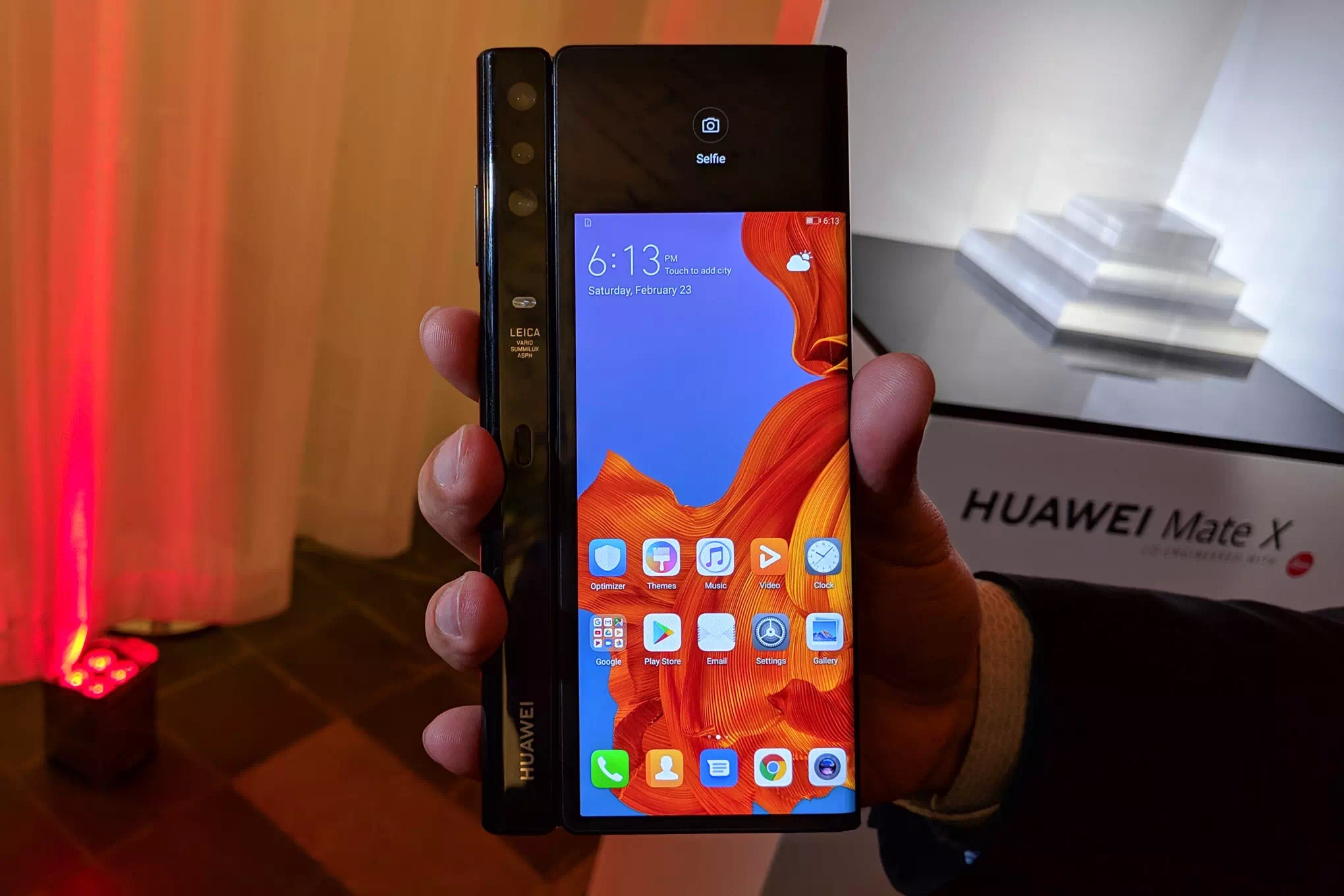 Huawei-mate-x-front-view-folded-mobile57 Huawei-mate-x-front-view-folded-mobile57