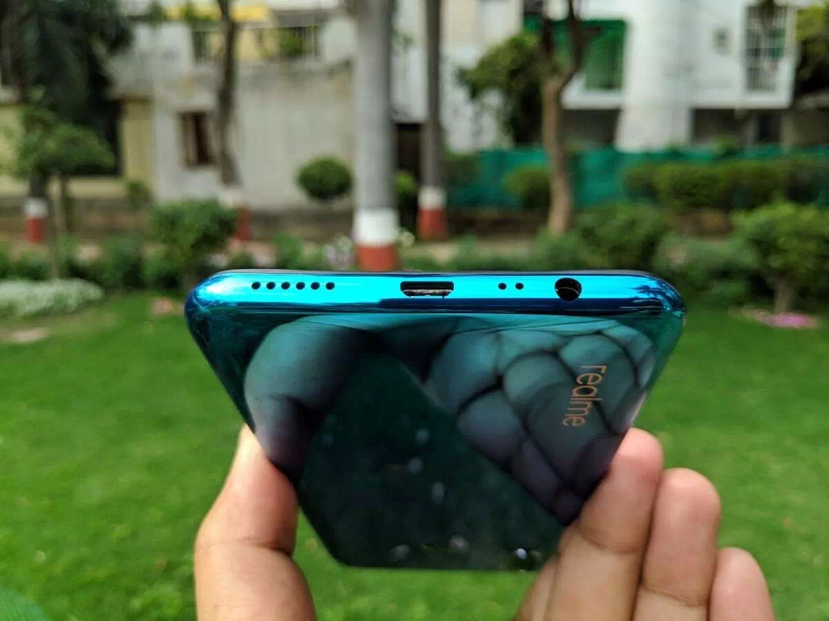 Oppo-realme-3-bottom-view-mobile57