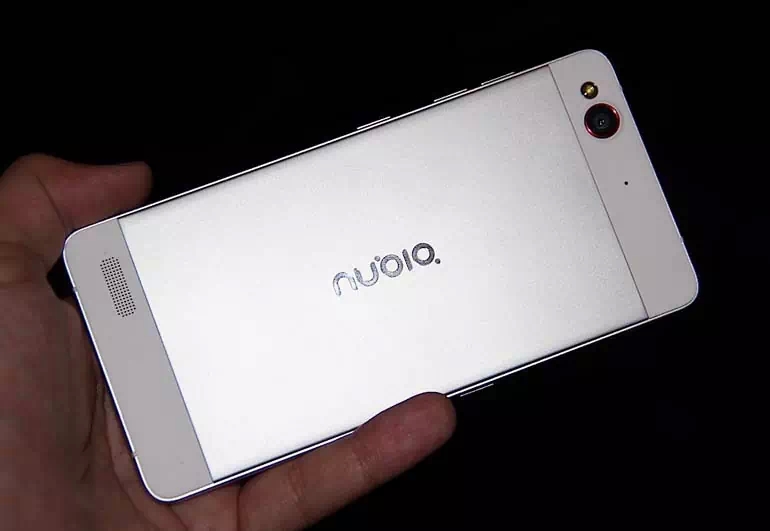 ZTE Nubia Pragus S back side