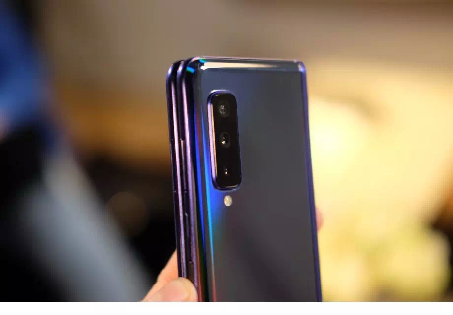 samsung-galaxy-fold-back-view-mobile57 samsung-galaxy-fold-back-view-mobile57